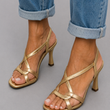 Cassie | Tacones Charm Dorados de Verano